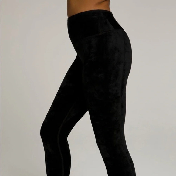 GOOD AMERICAN REVERSIBLE VELOUR LEGGING GP0562 EUC - Picture 3 of 15